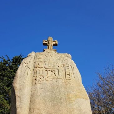 Connaissez-vous le menhir christianisé de Saint Uzec ?