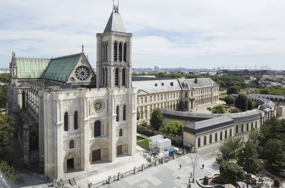 Basilique de Saint-Denis et Maison de l'éducation de la Légion d'honneur vues depuis le beffroi de l'hôtel de ville - © Pascal Lemaître / Dist. Centre des monuments nationaux