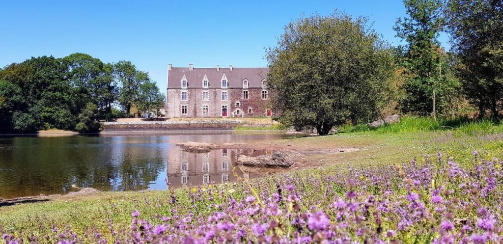 Château de Comper, Centre de l'imaginaire arthurien