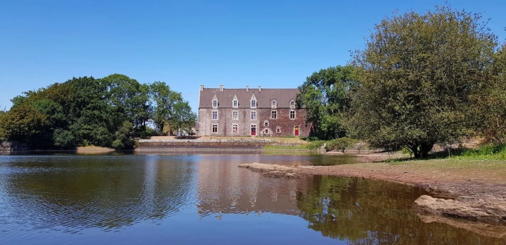 Château de Comper, Centre de l'imaginaire arthurien