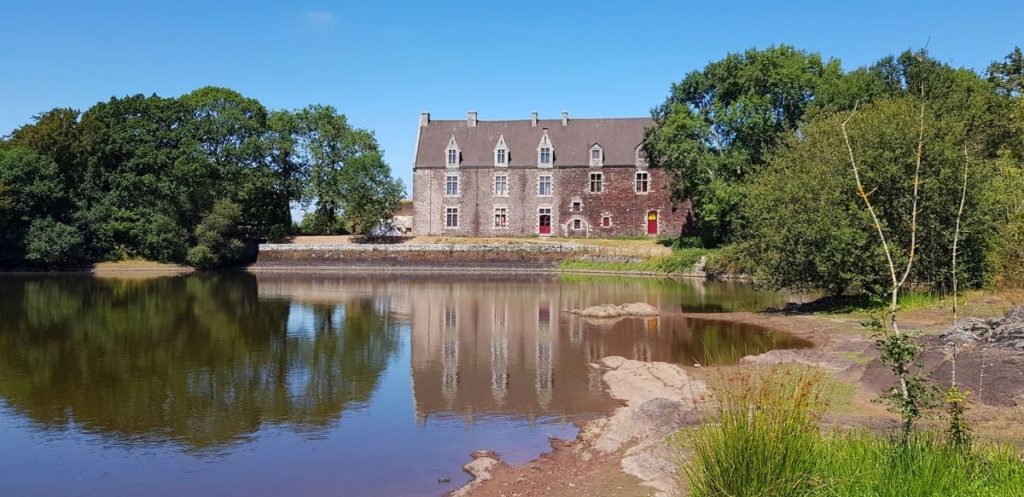 Château de Comper, Centre de l'imaginaire arthurien