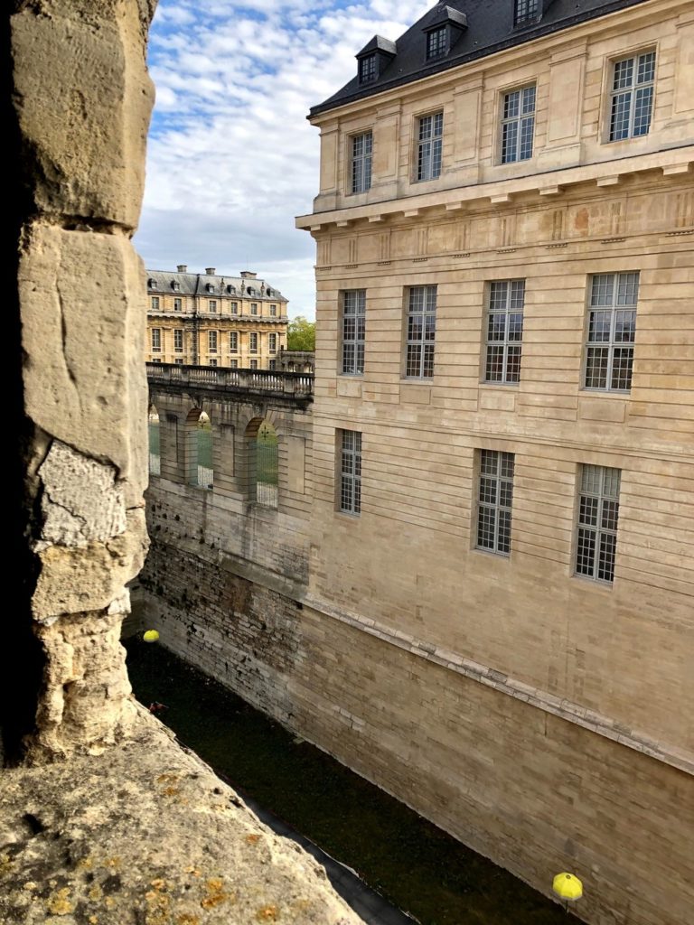 Château de Vincennes : bâtiment Louis XIV vu du donjon