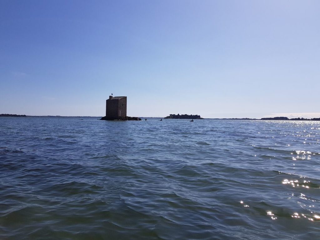 Kayak dans le Golfe du Morbihan à la découverte de l'île de Boëdic et de l'île Boëd