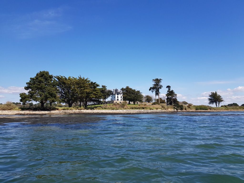 Kayak dans le Golfe du Morbihan à la découverte de l'île de Boëdic et de l'île Boëd