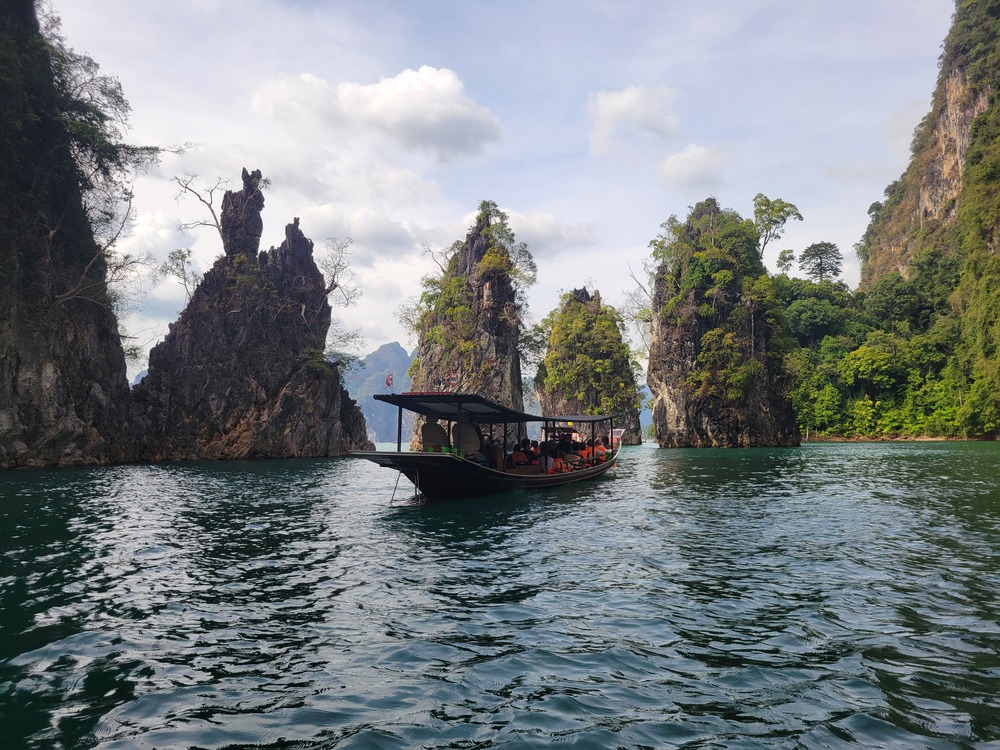 Journée dans le parc national de Khao Sok : excursion sur le lac Cheow Lan : les trois pics
