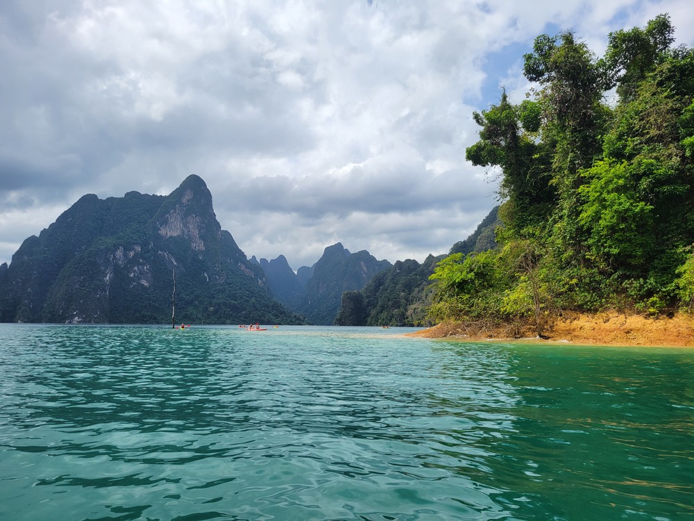 Journée dans le parc national de Khao Sok : excursion sur le lac Cheow Lan