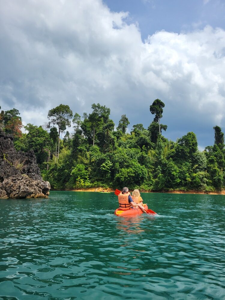 Journée dans le parc national de Khao Sok : excursion sur le lac Cheow Lan