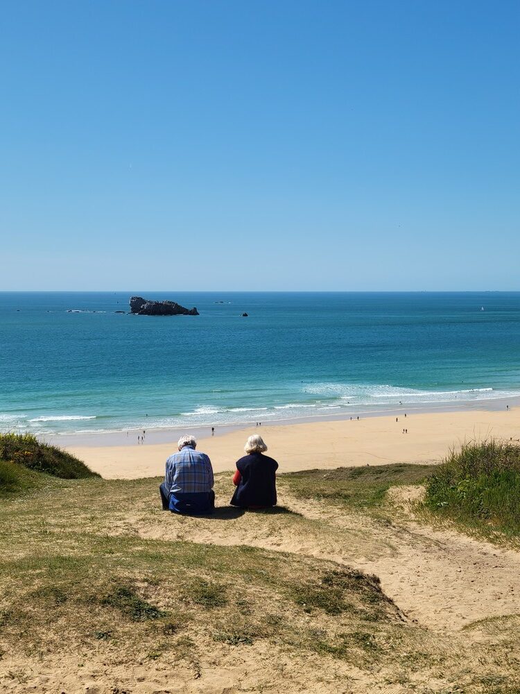 Découverte de Camaret-sur-Mer sur la presqu'île de Crozon (Finistère) : vue sur mer depuis le manoir