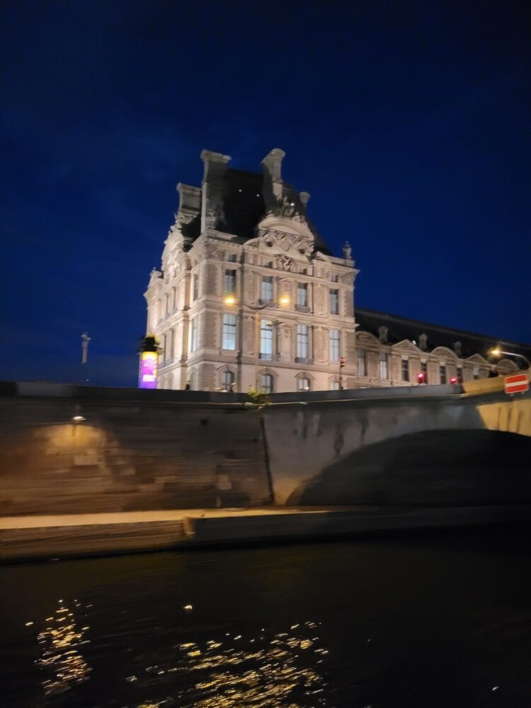Diner croisière sur la Seine à Paris à bord du Capitaine Fracasse