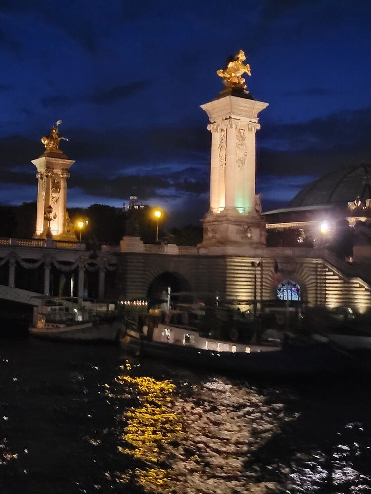Diner croisière sur la Seine à Paris à bord du Capitaine Fracasse