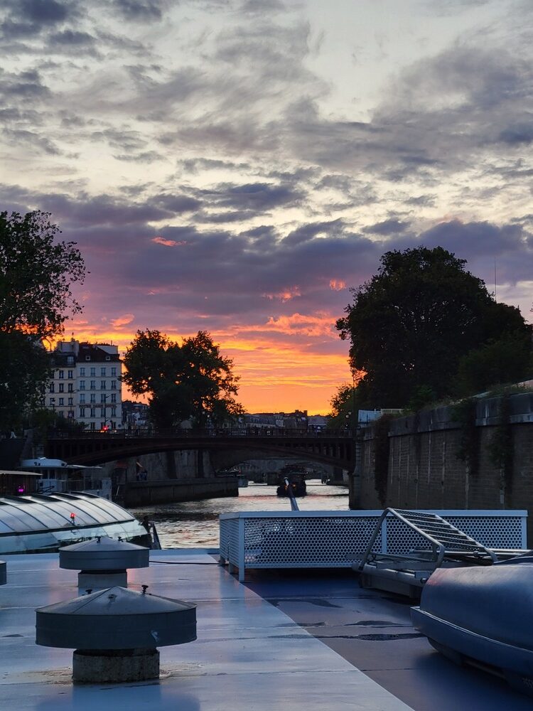 Diner croisière sur la Seine à Paris à bord du Capitaine Fracasse