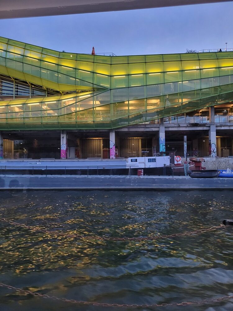 Diner croisière sur la Seine à Paris à bord du Capitaine Fracasse
