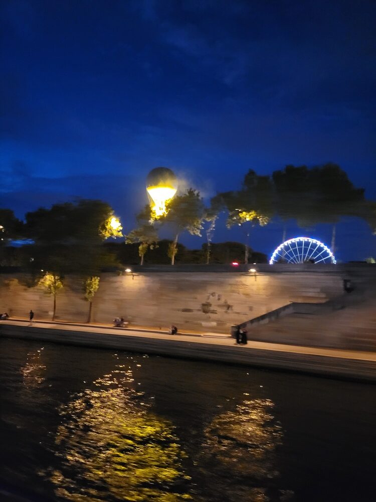 Diner croisière sur la Seine à Paris à bord du Capitaine Fracasse