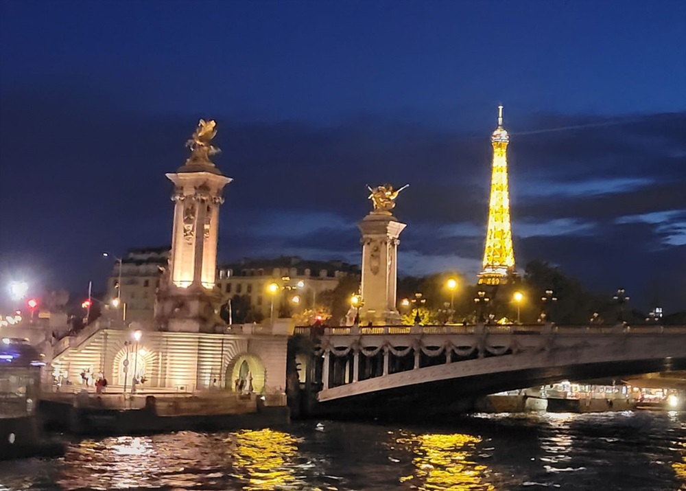 Diner croisière sur la Seine à Paris à bord du Capitaine Fracasse